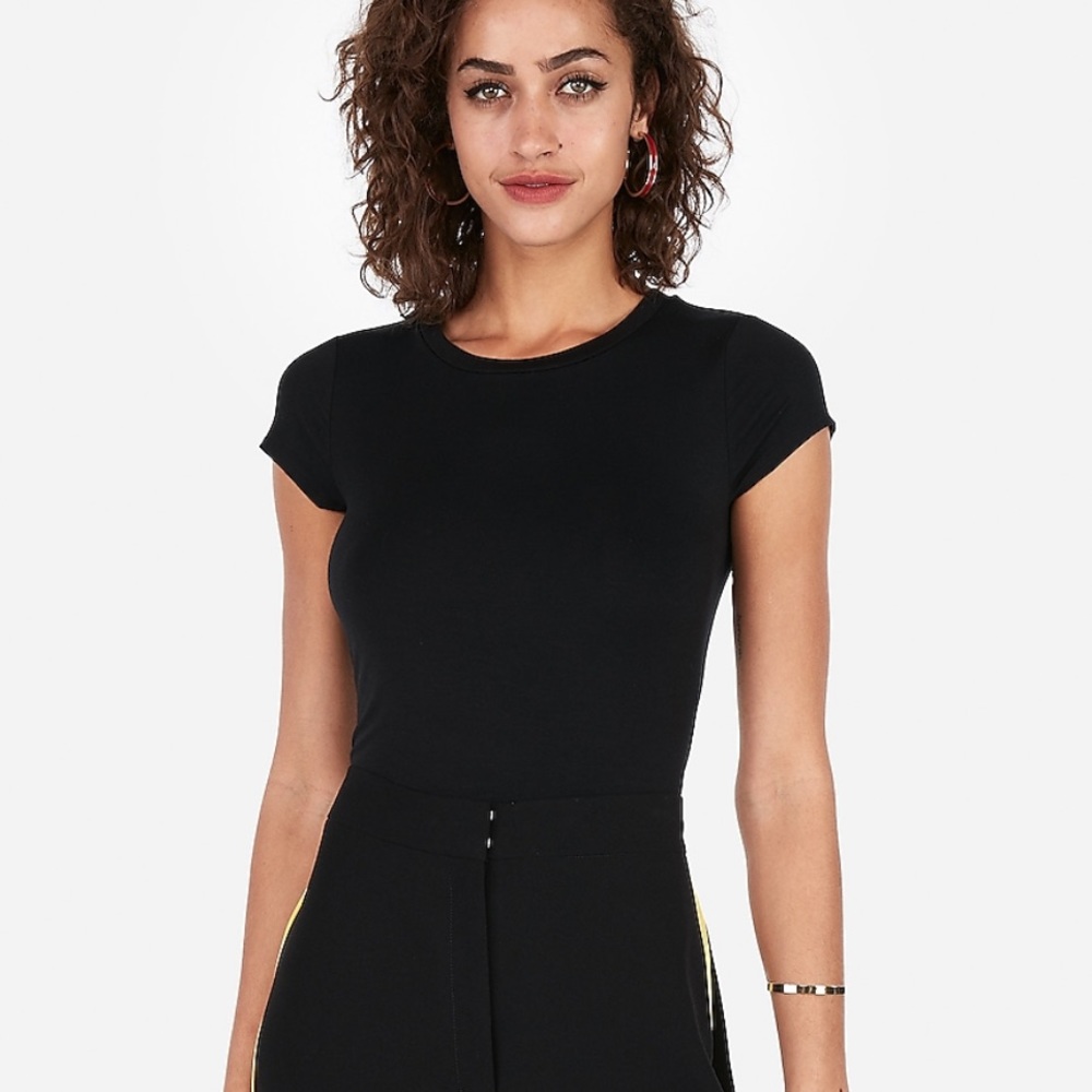EXPRESS. Everyday tee, black. Size S.